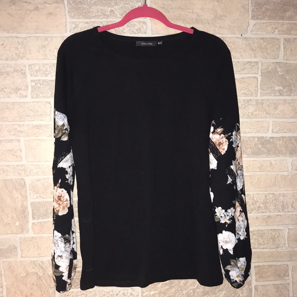 ✅Doe & Rae Long Sleeve Top with Floral Sleeves